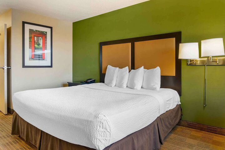 Room 15 of 28