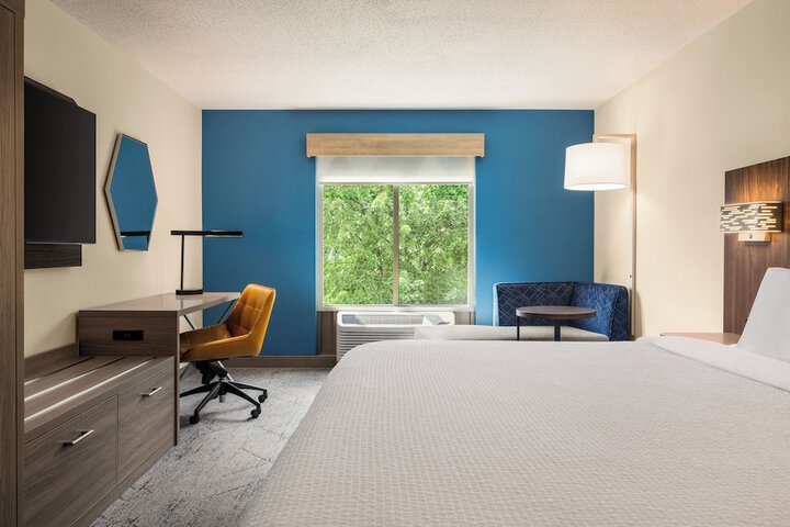 Holiday Inn Express & Suites Hagerstown by IHG