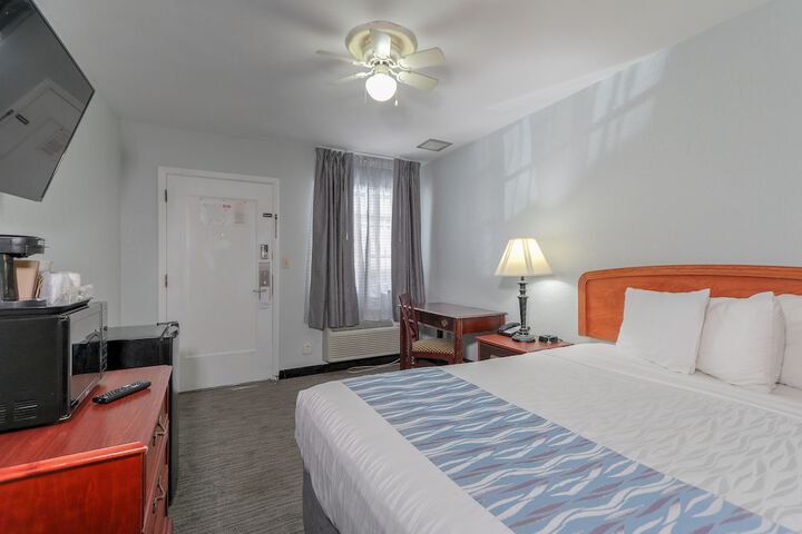 Room 8 of 27