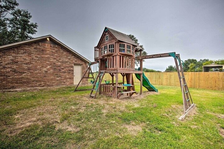Cozy Family Home w / Fire Pit 4 Mi to Lake Fork