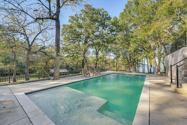 Game Room Trails! 30-acre Lakefront Streetman Gem