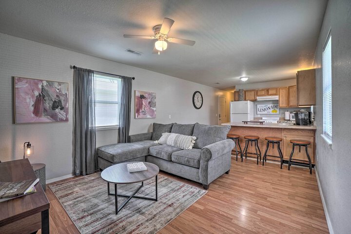 Charming One-level Home w / Deck Walk to Dtwn