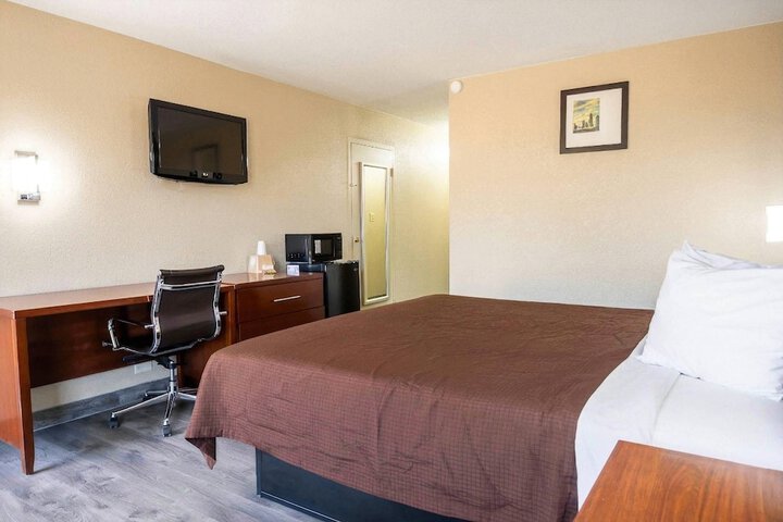 Rodeway Inn Monroe