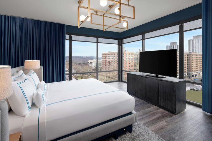 The Oaklander Hotel Autograph Collection