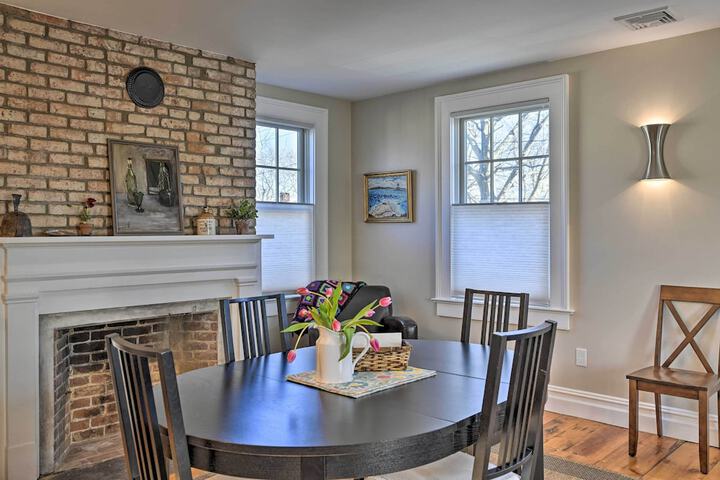 Bright Apartment - 1 / 2 Mi to Greenport Harbor!