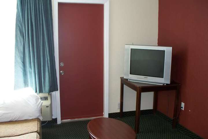 Budget Inn & Suites