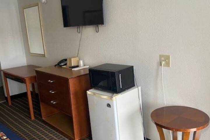 Room 5 of 8