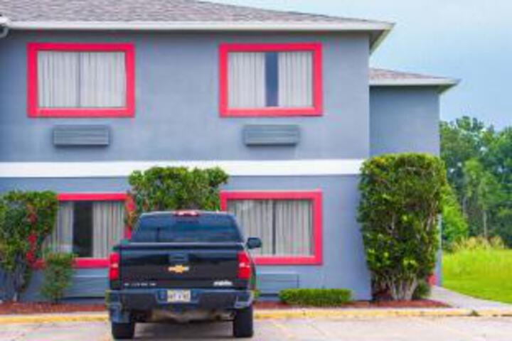 OYO Townhouse Donaldsonville - Gonzale