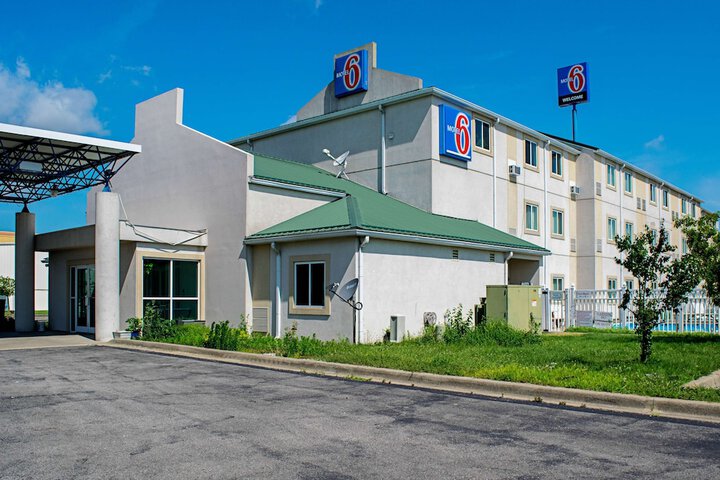 Motel 6 Seymour IN - North