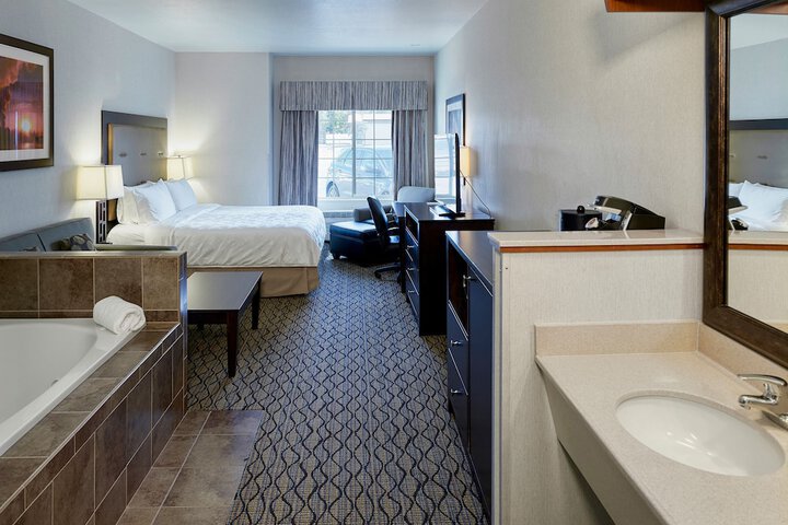 Room 60 of 215