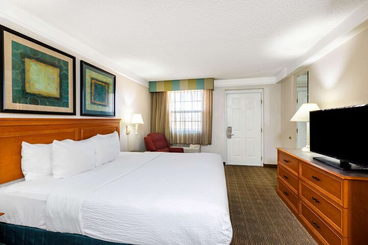 Room 9 of 30