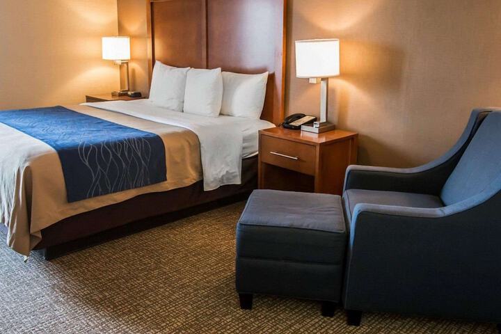 Comfort Inn Crystal Lake - Algonquin