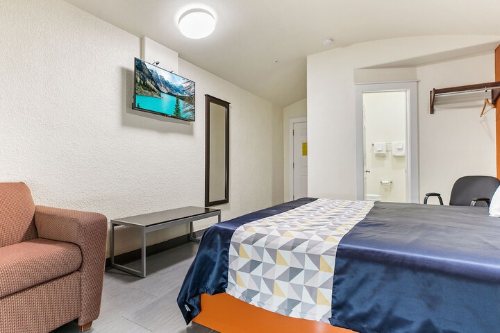 Room 74 of 79