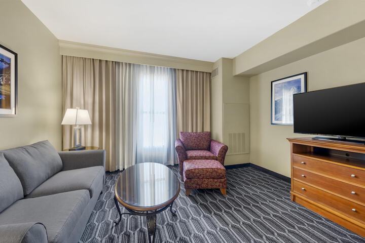 Best Western Plus Swiss Chalet Hotel & Suites