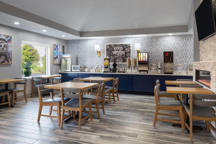 AmericInn by Wyndham Urbana / Champaign University Area