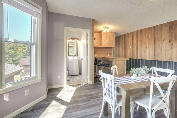Downtown Condo 23 Mi to Hocking Hills State Park