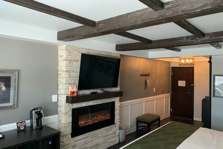 Cedar Stables Inn and Suites