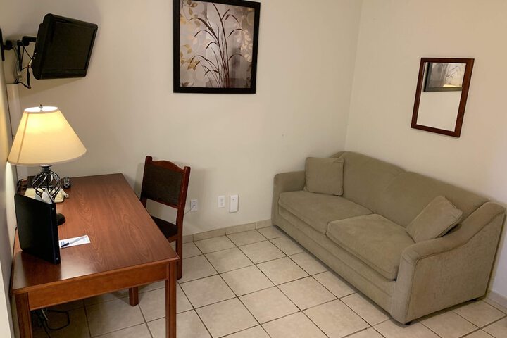 Room 16 of 39