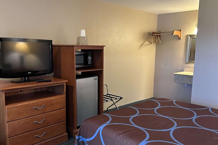 Room 14 of 50