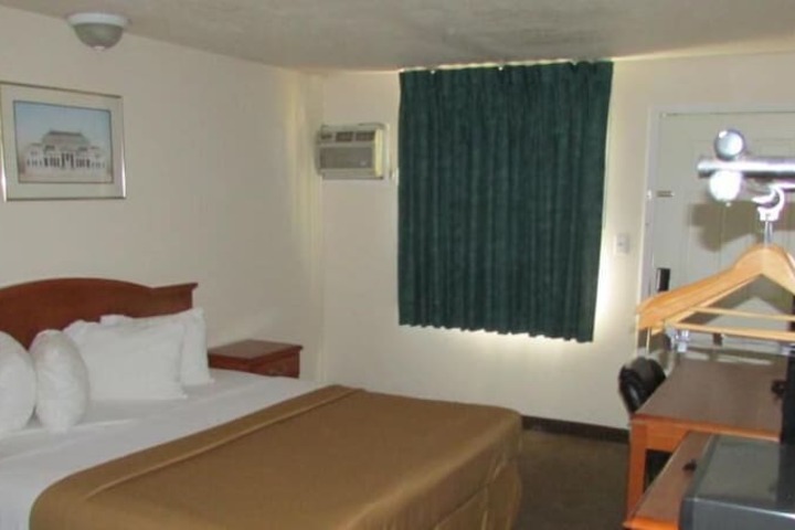 Room 8 of 20