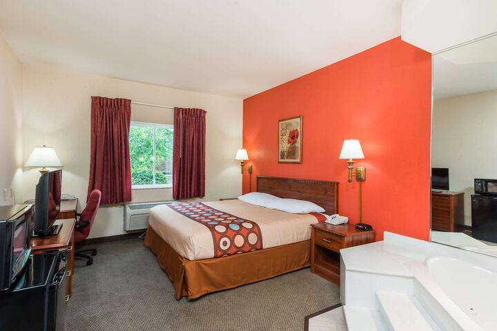 Room 6 of 16