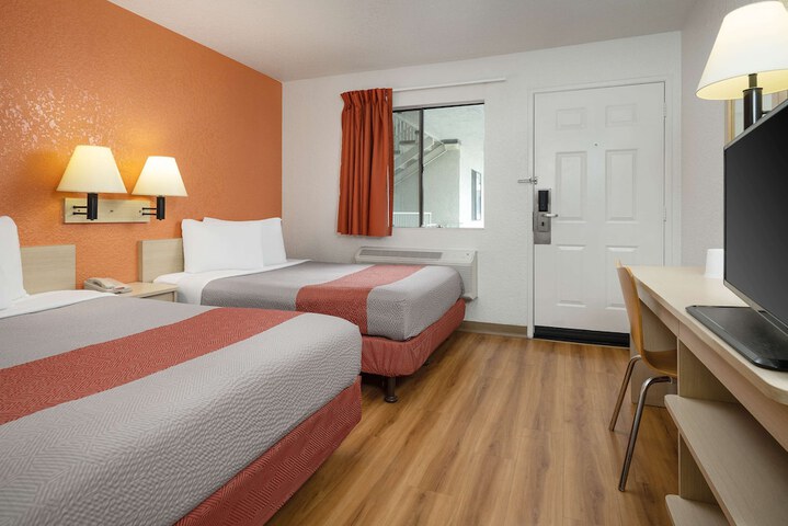 Room 8 of 22