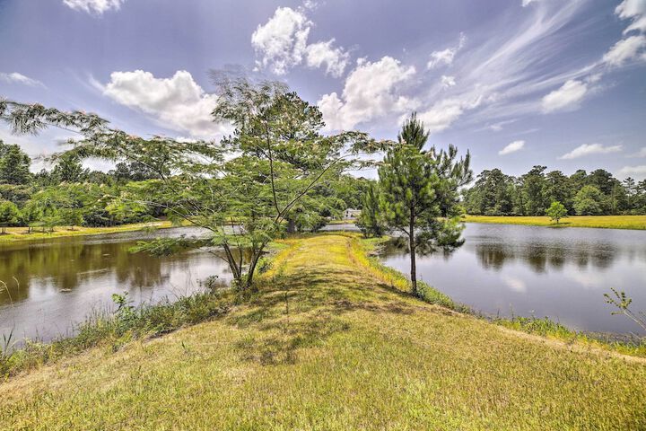 Stylish Woodville Cabin: Fishing Dock Access!