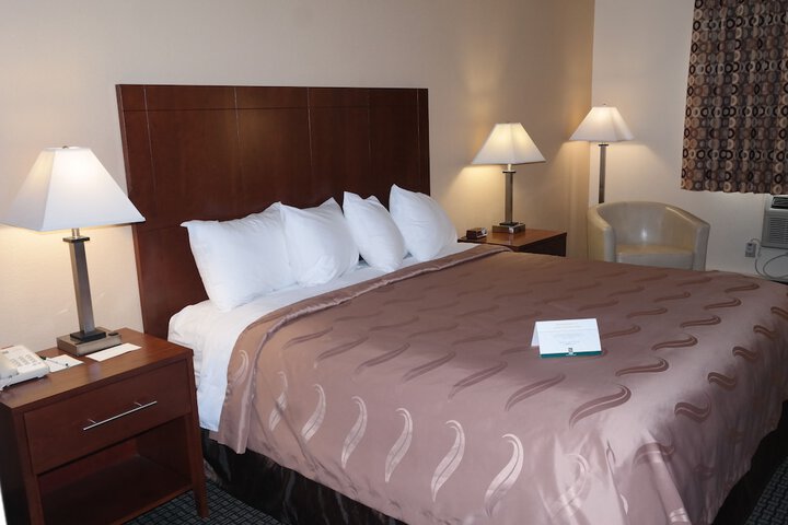 Room 10 of 33
