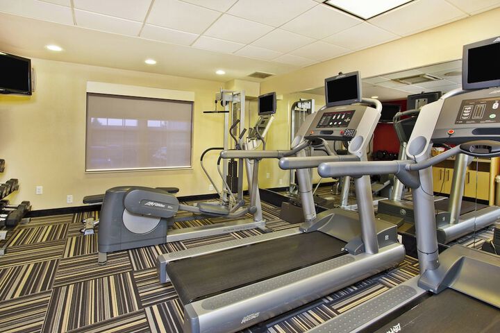 TownePlace Suites by Marriott Republic Airport Long Island
