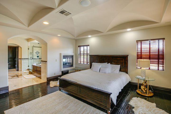 Spacious Fullerton Villa w / Private Pool & Hot Tub
