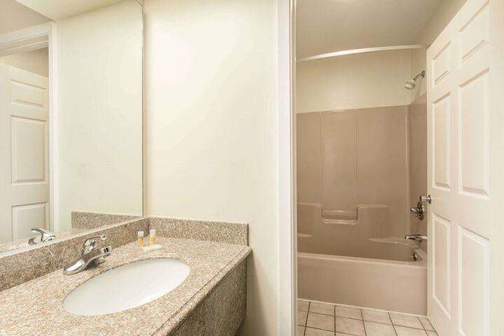 Room 6 of 12