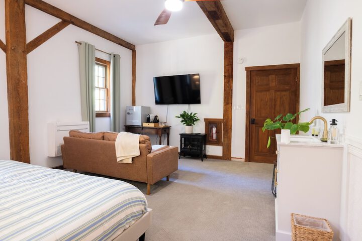 Room 35 of 61