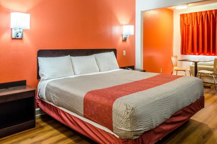 Room 20 of 28