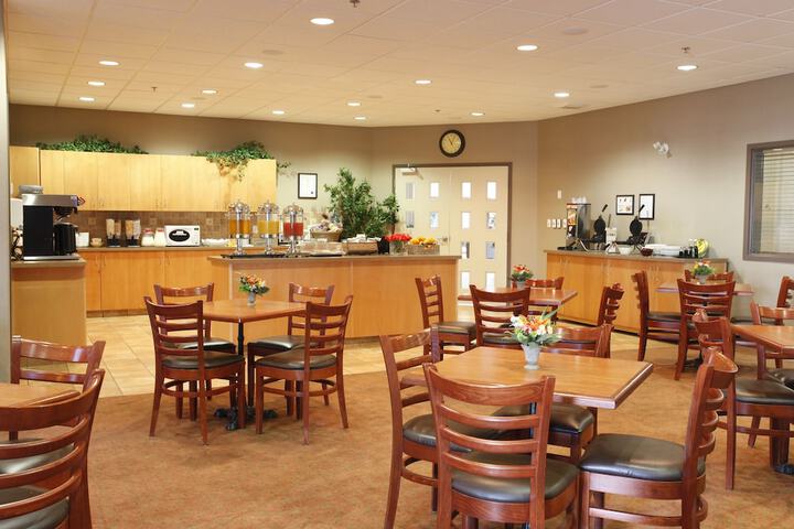 Pomeroy Inn & Suites Hotel Dawson Creek