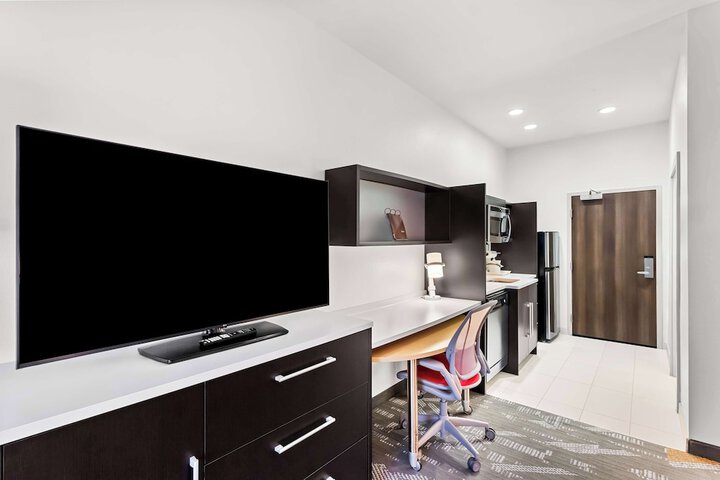 Room 16 of 38