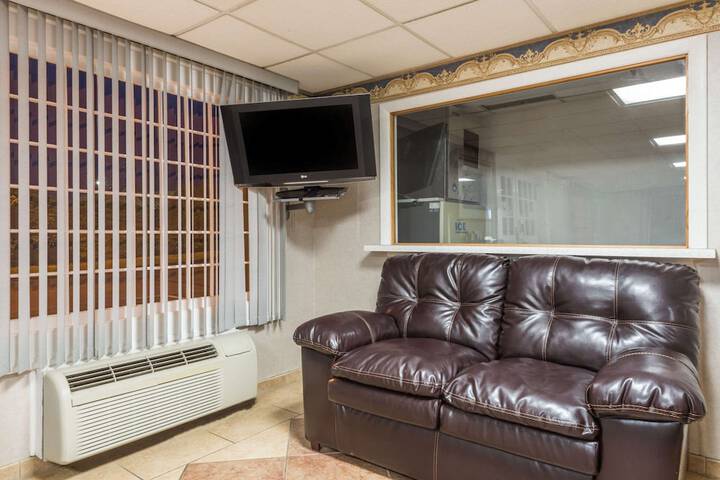 Super 8 by Wyndham Old Saybrook