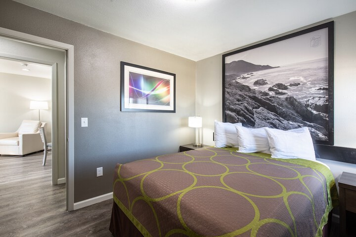 Room 10 of 35