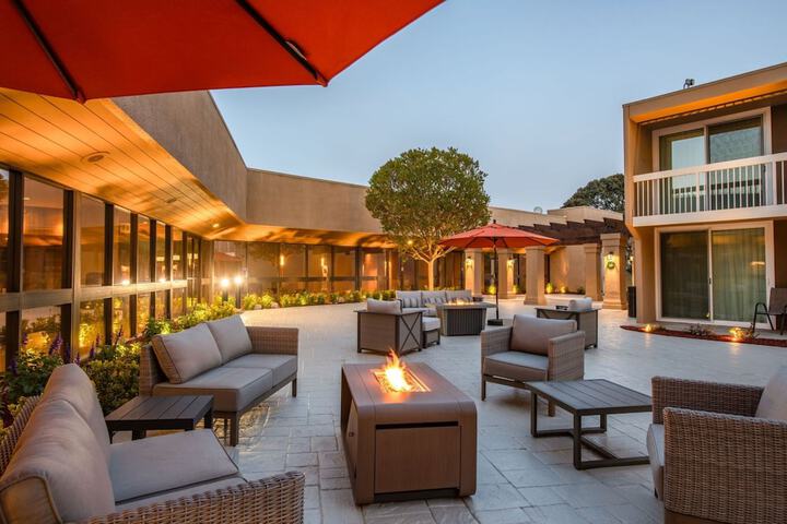 Holiday Inn Oxnard – Ventura by IHG