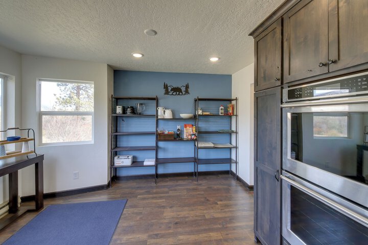 Pet-friendly Victor Home w / Fire Pit & Large Yard!