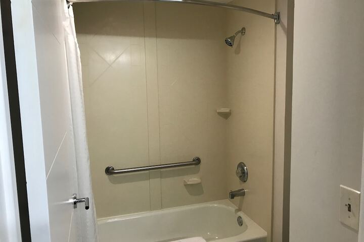 Room 16 of 68
