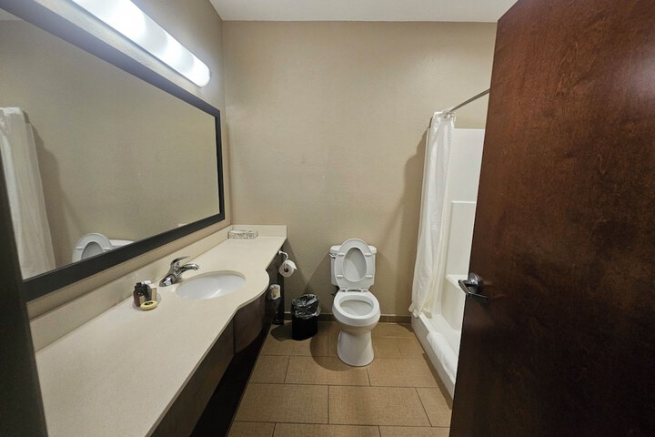 Heritage Place Hotel & Suites