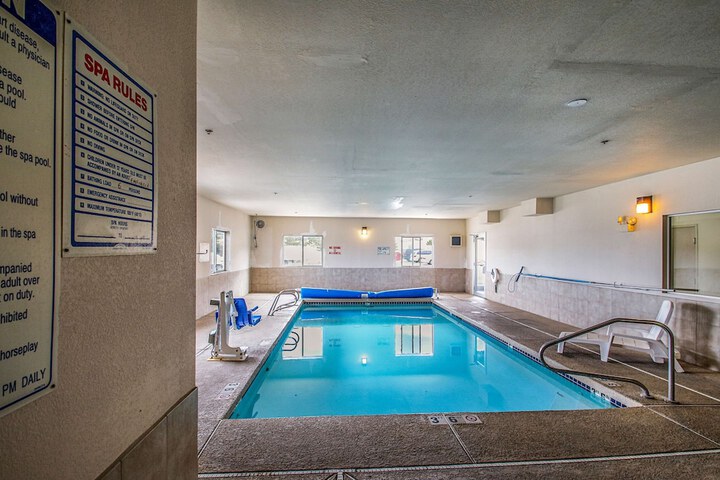 Pool 10 of 32