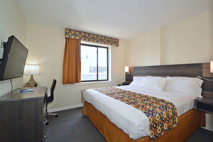 Room 8 of 31