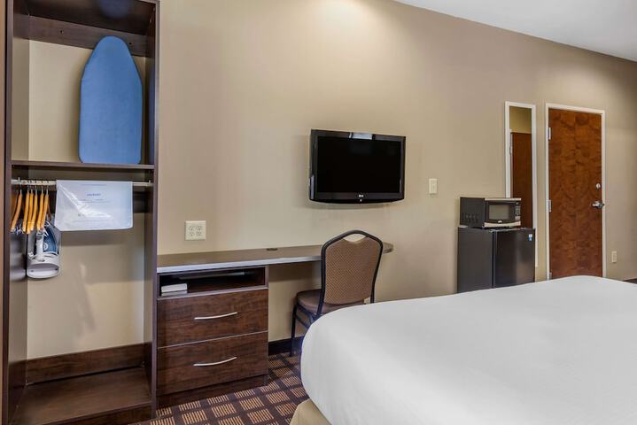 Room 9 of 30