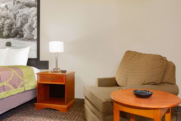 Super 8 by Wyndham Fort Madison