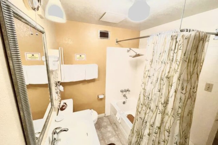 Room 35 of 69