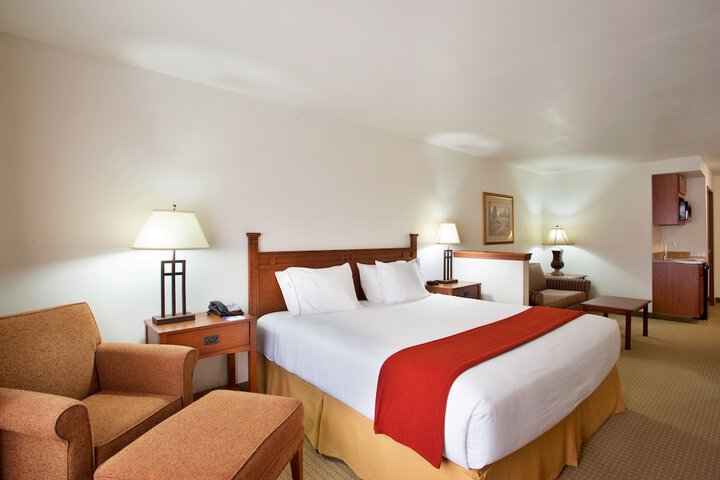 Room 16 of 28