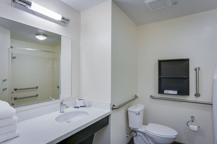 Candlewood Suites College Station at University by IHG