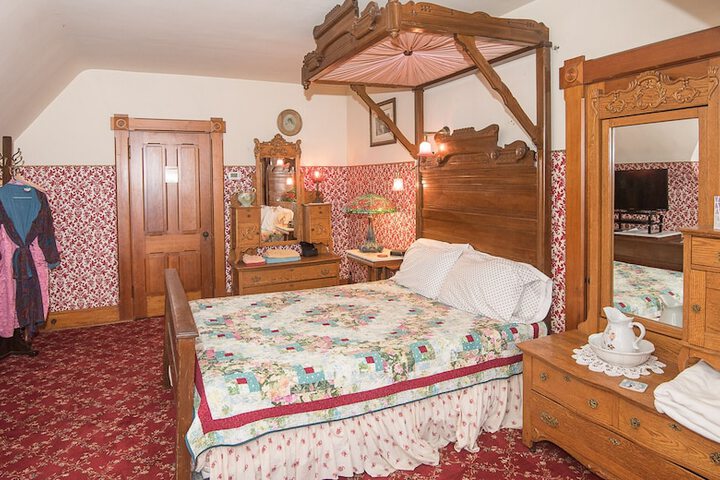 Room 25 of 42