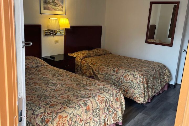 Room 12 of 33